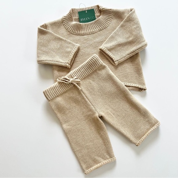 Neutral knit toddler set - Picture 1 of 3